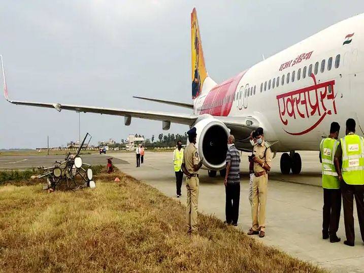 Air India Express collides with power pole while landing ‘ਏਅਰ ਇੰਡੀਆ ਐਕਸਪ੍ਰੈੱਸ’ ਦਾ ਜਹਾਜ਼ ਉੱਤਰਦੇ ਸਮੇਂ ਬਿਜਲੀ ਦੇ ਖੰਭੇ ਨਾਲ ਟਕਰਾਇਆ