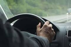 ਪੁਲਿਸ ਦਾ ਕਾਰਨਾਮਾ! ਕਾਰ 'ਚ ਬੈਠੇ ਵਿਅਕਤੀ ਦਾ ਹੈਲਮੇਟ ਨਾ ਪਾਉਣ ਕਾਰਨ ਕੱਟਿਆ ਚਲਾਨ