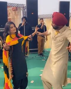 ਕੌਰ ਬੀ ਨੇ ਭੈਣ ਦੇ ਵਿਆਹ 'ਤੇ ਰਣਜੀਤ ਬਾਵਾ ਤੋਂ ਇੰਝ ਵਾਰੇ ਨੋਟ, ਵੇਖੋ ਤਸਵੀਰਾਂ