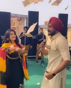 ਕੌਰ ਬੀ ਨੇ ਭੈਣ ਦੇ ਵਿਆਹ 'ਤੇ ਰਣਜੀਤ ਬਾਵਾ ਤੋਂ ਇੰਝ ਵਾਰੇ ਨੋਟ, ਵੇਖੋ ਤਸਵੀਰਾਂ