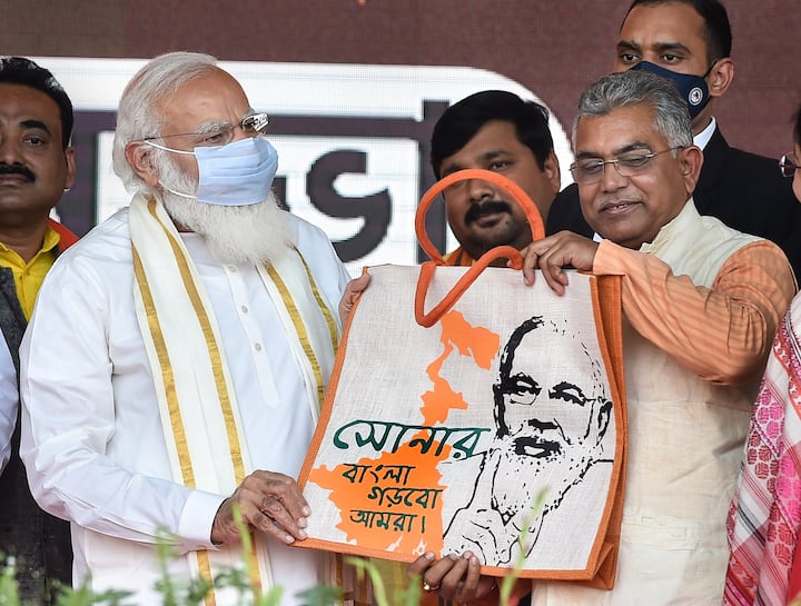 Launching fresh attacks at the TMC supremo, Prime Minister said accused Mamata Banerjee of insulting the culture for votebank. 