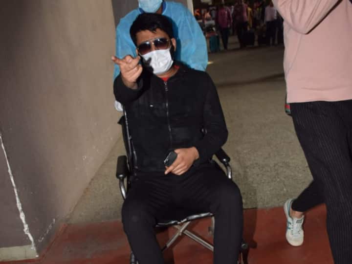 Angry Kapil Sharma Lashes Out At Paparazzi As Mumbai Airport Kapil Sharma Wheelchair Video Goes Viral Comedian Abuses Papzz 'Ullu...': Wheelchair-Bound Kapil Sharma Loses His Calm At Paparazzi At Mumbai Airport