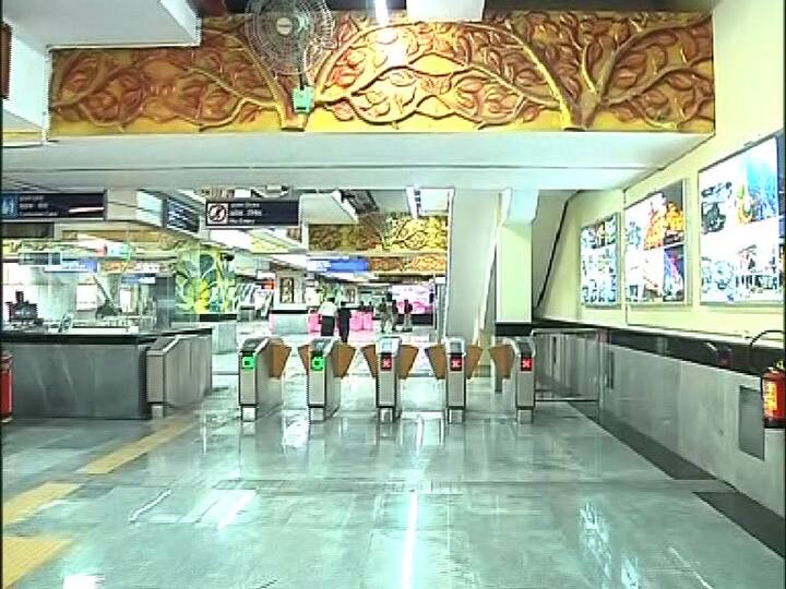 সম্প্রসারণের পর যুক্ত হয়েছে আরও দুটি নতুন স্টেশন। বরানগর ও দক্ষিণেশ্বর।