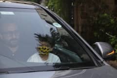 Kareena Kapoor Discharge: হাসপাতাল থেকে ছাড়া পেলেন, তৈমুর ও স্বামীর সঙ্গে সদ্যোজাত সন্তানকে নিয়ে বাড়ি পৌঁছলেন করিনা