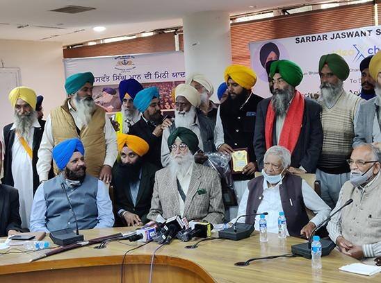 Punjab Action to release farmers who are arrested on 26 January ਦਿੱਲੀ 'ਚ ਗ੍ਰਿਫਤਾਰੀਆਂ ਦੇਣਗੇ ਪੰਜਾਬ ਦੇ ਜੱਥੇ, ਅਕਾਲੀ ਦਲ ਮਾਨ ਵੱਲੋਂ ਪਹਿਲਾਂ ਜੱਥਾ ਰਵਾਨਾ