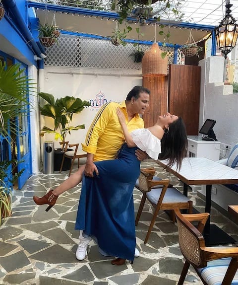 বিয়ের পর ভাগ্যশ্রী স্বামীর সঙ্গে বেশ কিছু ছবিতে অভিনয় করেন। 'কয়েদ মে হ্যায় বুলবুল', 'পায়ল', 'ত্যাগী' ছবিতে একসঙ্গে অভিনয় করেন দুজন। ভাগ্যশ্রী জানিয়ে দেন, স্বামী ছাড়া অন্য কারও সঙ্গে তিনি অভিনয় করবেন না। ফলে, ধীরে ধীরে ছবির অফার বন্ধ হয়ে যায়। ভালবাসার জন্য নিজের কেরিয়ারও বাজি রেখে দেন ভাগ্যশ্রী।