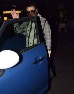 ਏਅਰ ਪੋਰਟ ਤੇ ਪਤਨੀ ਨਾਲ ਨਜ਼ਰ ਆਏ ਗੋਵਿੰਦਾ, ਵੇਖੋ ਤਸਵੀਰਾਂ