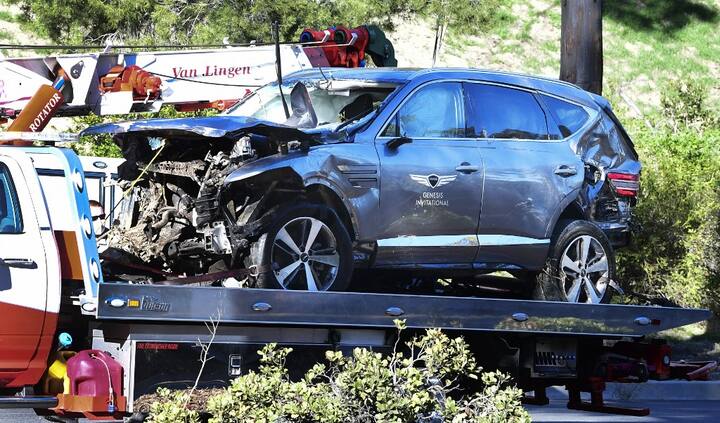 Picture of a tow truck that recovers the vehicle driven by golfer Tiger Woods in Rancho Palos Verdes, California, on February 23, 2021, after a rollover accident. PIC/AFP.
