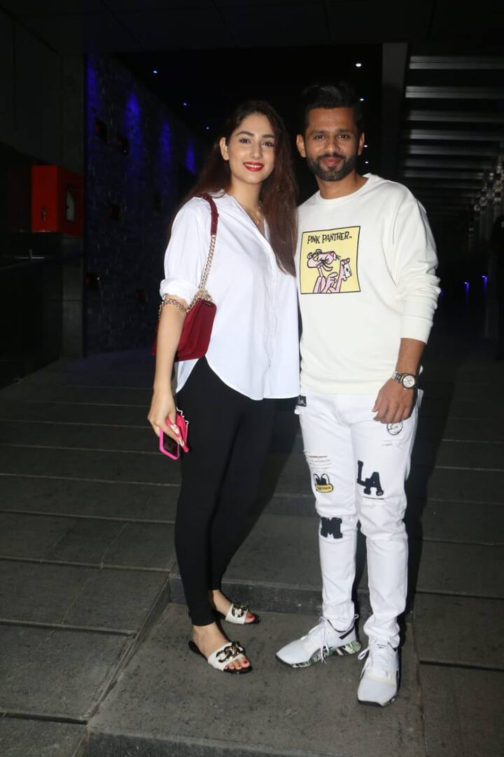 Recently, the couple was spotted having dinnner date at a restaurant in Mumbai. (Image courtesy - Manav Manglani)