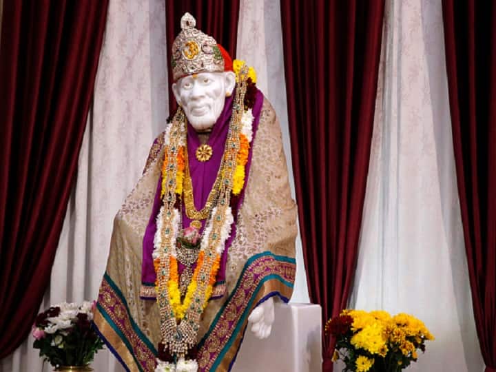 Shirdi Sai Baba Temple Changes Darshan Timings As Maharashtra Sees Spurt In Covid-19 Cases, Check New Guidelines Shirdi Sai Baba Temple Changes Darshan Timings As Maharashtra Sees Spike In Covid Cases; Check New Guidelines