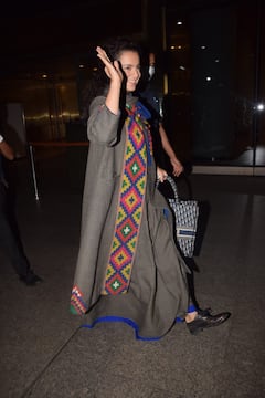 IN PICS | ‘Thalaivi’ Actress Kangana Ranaut Nails Her Airport Look In This Dark Grey Outfit