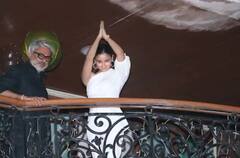 Alia Bhatt Photos: সঙ্গে পরিচালক, গাঙ্গুবাইয়ের স্টাইলে পোজ আলিয়ার