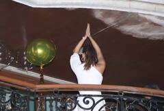 Alia Bhatt Photos: সঙ্গে পরিচালক, গাঙ্গুবাইয়ের স্টাইলে পোজ আলিয়ার