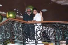 Alia Bhatt Photos: সঙ্গে পরিচালক, গাঙ্গুবাইয়ের স্টাইলে পোজ আলিয়ার