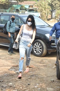 PICS: Shraddha Kapoor Waves At Paparazzi As She Gets Snapped At Rumoured Boyfriend Rohan Shrestha's Studio
