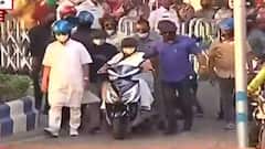 Mamata E-Scooter: নবান্ন থেকে ই-স্কুটার চালিয়ে বাড়ির পথে মমতা