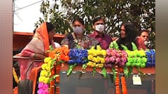 Smriti Irani's Road Show: রূপা-অগ্নিমিত্রাকে নিয়ে দক্ষিণ ২৪ পরগনায় পরিবর্তন যাত্রায় Smriti Irani