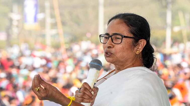 West Bengal Election 2021 TMC Election Committee Meet Mamata Banerjee May Announce Candidate list WB Election 2021: সব কেন্দ্রের খসড়া প্রার্থী তালিকা তৈরি তৃণমূলের, থাকতে পারে প্রায় ৪০ নতুন মুখ, খবর সূত্রের