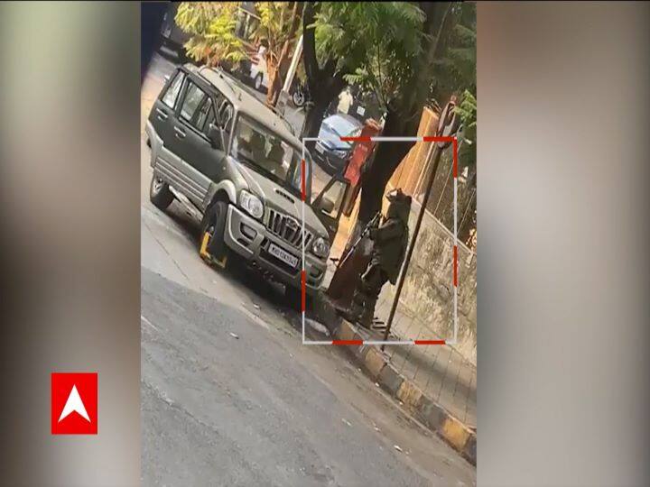 After the bomb squad confirmed that the vehicle contained Gelatin sticks, police also recovered a Mumbai Indians bag and a letter threatening the Ambanis.