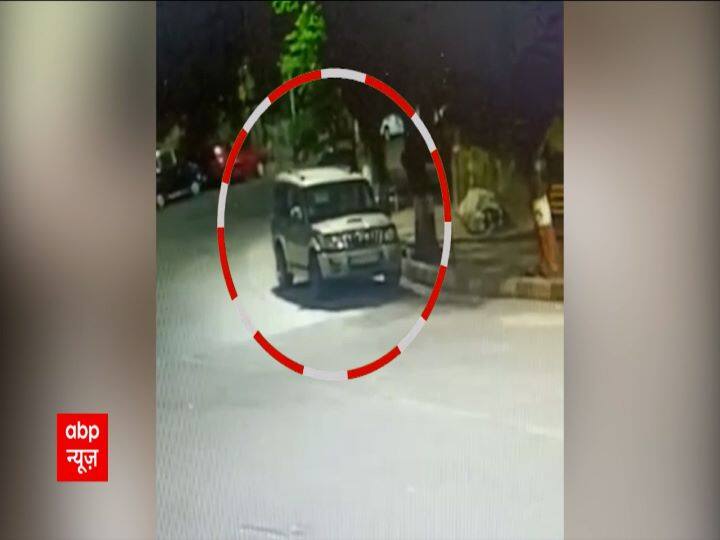 According to the police sources, the SUV recovered outside Antilia had a fake number plate and many other number plates were found outside the car.
