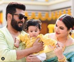 Yuvan Chakraborty Pics: হলুদ পাঞ্জাবিতে রাজ-শুভশ্রীর কোলে আদুরে ইউভান, প্রকাশ্যে অন্নপ্রাশনের নতুন ছবি