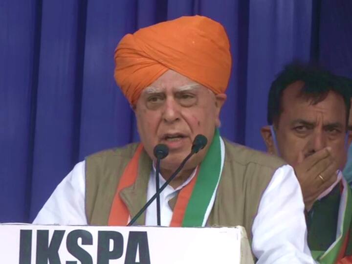 'Congress Party Getting Weak': Kapil Sibal Says As G-23 Leaders Address Shanti Sammelan In Jammu 'Congress Party Getting Weak': Kapil Sibal Says As G-23 Leaders Address Shanti Sammelan In Jammu