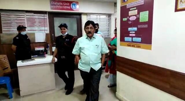 পুরসভার তরফ থেকে ব্যারাকপুর এর সমস্ত নার্সিংহোম এবং বেসরকারি হাসপাতালে সঙ্গে বৈঠক সেরে ফেলেছেন ইতিমধ্যেই পুরসভার মুখ্য প্রশাসক উত্তম দাস ।