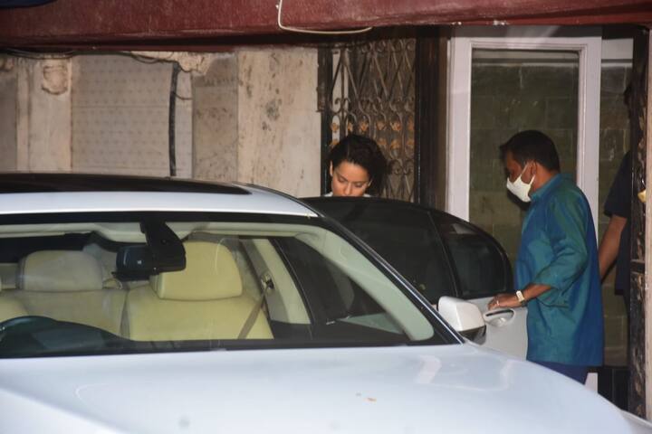 The 'Thalaivi' actress was seen sporting a grey top as she made her way for the gym. (Image courtesy - Manav Maglani)