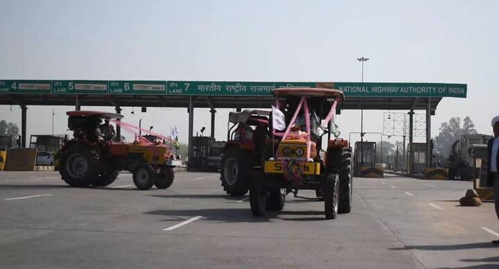 ਸਿਰਸਾ ਦੇ ਭਾਵਦੀਨ ਟੋਲ ਪਲਾਜ਼ਾ ਤੋਂ ਇੱਕ ਅਨੌਖੀ ਬਰਾਤ ਨਿਕਲੀ ਹੈ।