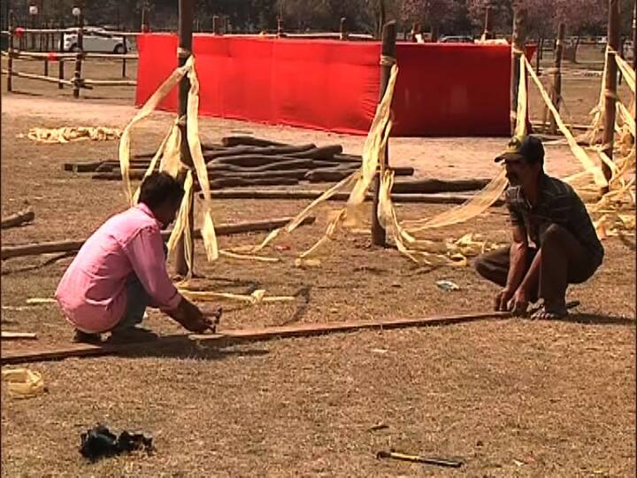 ২০১৬-র বিধানসভা ভোটের আগে, পার্ক সার্কাস ময়দানে যৌথ সভা করেছিল বামফ্রন্ট ও কংগ্রেস।এই প্রেক্ষাপটে, রবিবার প্রথম বাম-কংগ্রেসের যৌথ সমাবেশের সাক্ষী থাকতে চলেছে ব্রিগেড প্যারেড গ্রাউন্ড।