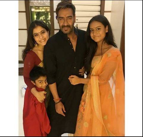 ਇਸ ਤੋਂ ਬਾਅਦ ਬਾਲੀਵੁੱਡ ਅਭਿਨੇਤਰੀ ਤੇ ਅਜੇ ਦੇਵਗਨ ਦੀ ਪਤਨੀ ਕਾਜੋਲ ਦਾ ਨਾਮ ਇਸ ਸੂਚੀ ਵਿੱਚ ਆਉਂਦਾ ਹੈ। ਉਸ ਨੇ 24 ਫਰਵਰੀ 1999 ਨੂੰ ਅਜੇ ਦੇਵਗਨ ਨਾਲ ਵਿਆਹ ਕਰਵਾਇਆ। 2003 'ਚ ਕਾਜੋਲ ਨੇ ਆਪਣੇ ਪਹਿਲੇ ਬੱਚੇ ਨੂੰ ਜਨਮ ਦਿੱਤਾ। ਫਿਰ 13 ਸਤੰਬਰ, 2010 ਨੂੰ ਸੀ-ਸੈਕਸ਼ਨ ਦੁਆਰਾ ਦੂਜੇ ਬੱਚੇ ਨੂੰ ਜਨਮ ਦਿੱਤਾ।