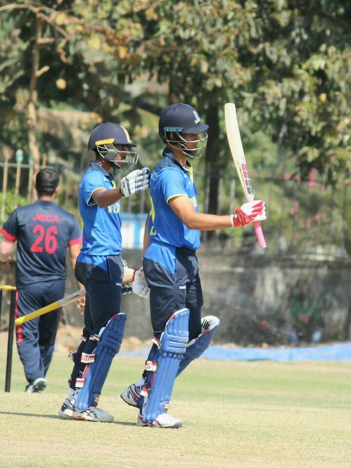 জবাবে ২৮৬ রানে শেষ হয়ে যায় জম্মু ও কাশ্মীরের ইনিংস।