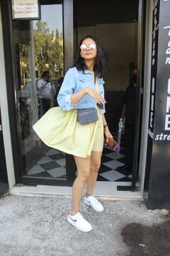 ਘਰੋਂ ਨਿਕਲਦੇ ਹੀ ਛੋਟੀ ਡ੍ਰੈੱਸ ਰਕੁਲ ਪ੍ਰੀਤ ਲਈ ਬਣੀ ਮੁਸੀਬਤ, ਹਵਾ 'ਚ ਉੱਡੀ ਤਾਂ ਸੰਭਾਲ ਹੀ ਨਹੀਂ ਹੋਈ, ਵੇਖੋ ਤਸਵੀਰਾਂ