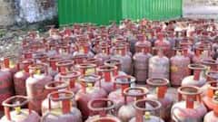 Cooking Gas Price Hike: এবার রান্নার গ্যাস সিলিন্ডার মিলবে ৮৪৫.৫০ টাকায়, দামবৃদ্ধিতে নাজেহাল গ্রাহক