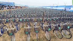 West Bengal Elections 2021: স্কুল থেকে বিলি সবুজ সাথীর সাইকেল, নির্বাচনী বিধি ভঙ্গে কাঠগড়ায় দুর্গাপুরের স্কুল