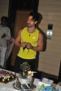 IN PICS | Tiger Shroff Celebrates His Birthday With Media; Here’s A look At The Customised Cake
