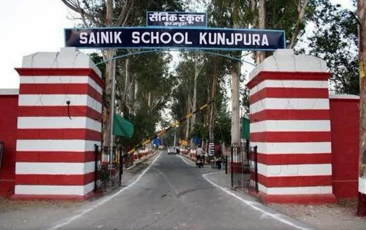 54 students of Sainik School in Karnal tested Covid-19 positive Karnal Sainik School: ਕਰਨਾਲ ਦੇ ਸੈਨਿਕ ਸਕੂਲ ਦੇ 54 ਵਿਦਿਆਰਥੀ ਕੋਵਿਡ-19 ਪੌਜ਼ੇਟਿਵ ਆਉਣ ਨਾਲ ਦਹਿਸ਼ਤ