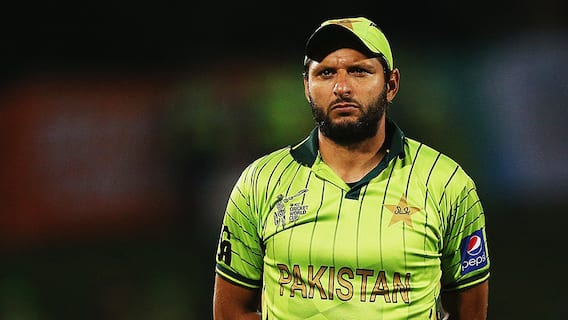 Shahid Afridi's tweet clean bowls him, 24-year-old record in question!