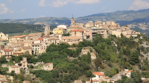 Italy selling abandoned houses for less than the price of a cup of coffee ਮਹਿਜ਼ 83 ਰੁਪਏ 'ਚ ਘਰ ਖਰੀਦਣ ਦਾ ਮੌਕਾ ਦੇ ਰਹੀ ਇੱਥੋਂ ਦੀ ਸਰਕਾਰ, ਜਾਣੋ ਕੀ ਹੈ ਮਾਮਲਾ