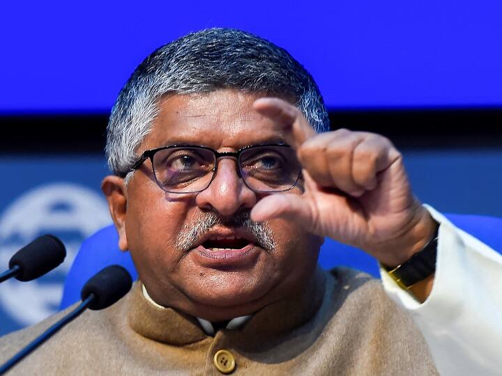 Telecom Spectrum Auction: Bids Worth Rs 77,146 Crore Received On Day 1; All You Need To Know Telecom Spectrum Auction 2021 Central Government Received Bids Amount Rs 77146 Crore Received On Day 1 Telecom Spectrum Auction: Bids Worth Rs 77,146 Crore Received On Day 1; All You Need To Know