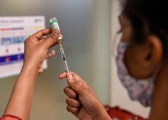 Corona vaccination Pics: রাত হোক বা দিন, নিন ভ্যাকসিন