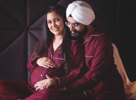Just hours before the baby's birth, Harshdeep had shared an adorable picture with husband Mankeet, with both of them in night suits. She wrote in caption: 
