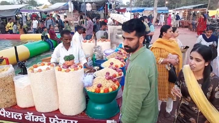 ਉਨ੍ਹਾਂ ਕਿਹਾ ਅਸੀਂ ਸਿਰਫ਼ ਕਹਿ ਸਕਦੇ ਹਾਂ ਸੈਂਕੜਿਆਂ ਦੀ ਗਿਣਤੀ ਵਿੱਚ ਲੋਕ ਆਉਂਦੇ ਹਨ।