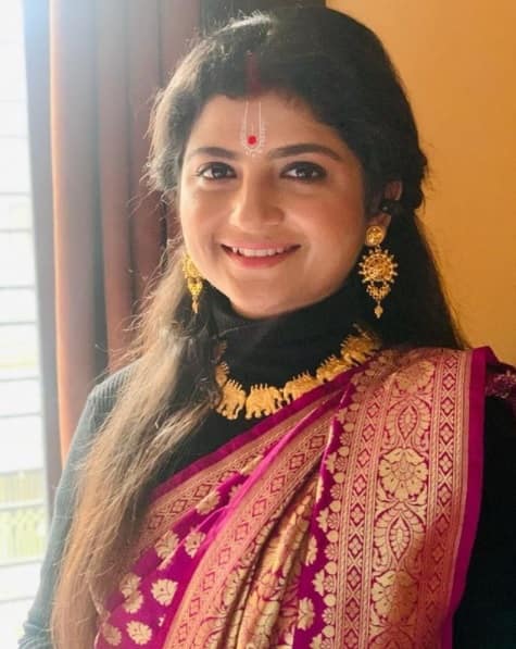 আজ তৃণমূল ভবনে গিয়ে দলীয় পতাকা হাতে তুলে নেন তিনি। জানান, মানুষের মুখে হাসি ফোটাতেই দলে যোগদান করেন তিনি।