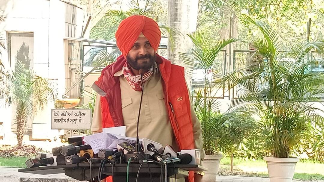 ਨਵਜੋਤ ਸਿੱਧੂ ਨੇ ਚੰਡੀਗੜ੍ਹ 'ਚ ਪ੍ਰੈੱਸ ਕਾਨਫਰੰਸ ਕਰਕੇ ਕੱਢੀ ਭੜਾਸ Navjot Sidhu's outburst at a press conference in Chandigarh ਨਵਜੋਤ ਸਿੱਧੂ ਨੇ ਚੰਡੀਗੜ੍ਹ 'ਚ ਪ੍ਰੈੱਸ ਕਾਨਫਰੰਸ ਕਰਕੇ ਕੱਢੀ ਭੜਾਸ