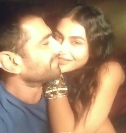 Fans of Pavitra and Eijaz are completely smitten by these romantic clicks of the duo