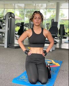 Hina Khan ਨੇ ਸ਼ੇਅਰ ਕੀਤੀ ਬੱਲੂ ਐਂਡ ਵ੍ਹਾਈਟ ਜਿਮ ਡ੍ਰੈਸ 'ਚ ਫੋਟੋ, ਖੂਬ ਹੋ ਰਹੀ ਵਾਈਰਲ