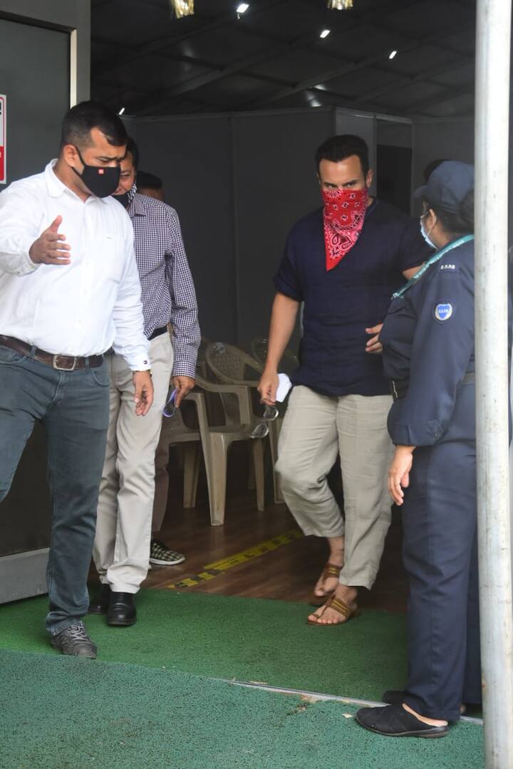 If media reports are to be believed, Saif Ali Khan has received his first dose of COVID-19 vaccine on Friday afternoon.