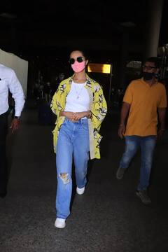 Shraddha Kapoor: মলদ্বীপ থেকে ফিরে বিমানবন্দরেই কেক কেটে বিলম্বিত জন্মদিন পালন শ্রদ্ধা কপূরের