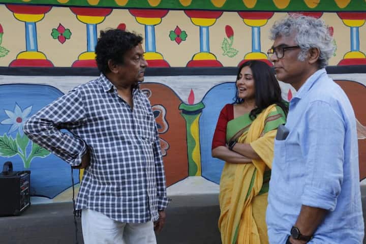 এই প্রথমবার পুরুলিয়া গেলেন গার্গী। অভিনেত্রী বলছেন, ‘ওখানে এখন ৩৮ ডিগ্রি টেম্পারেচার। কিন্তু কাজের উদ্দিপনায় সব কষ্ট ফিকে হয়ে যেত। এই কাজের সুযোগটাও আসে হঠাৎ করেই। গৌতমদা হঠাৎ একদিন ফোন করে আমায় বললেন, ‘চল গার্গী নতুন কিছু একটা কাজ করা যাক।’ আপাতত ছোট ছবি, পরে আরও বড় কাজ করার পরিকল্পনা রয়েছে।’